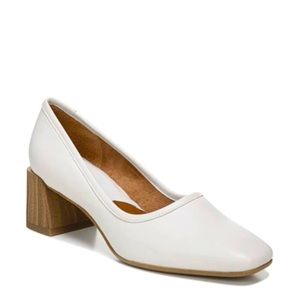 Neveah Pump in Putty Leather size 9